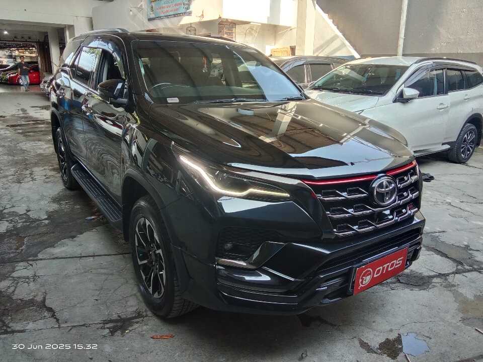 2020 Toyota Fortuner 2.4 4X2 VRZ - Foto 1 dari 6
