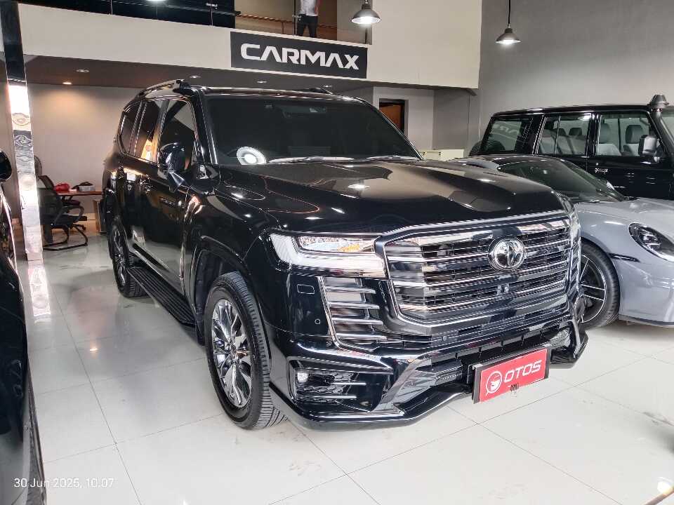 2022 Toyota Land Cruiser 3.3 300 VX-R - Foto 1 dari 6