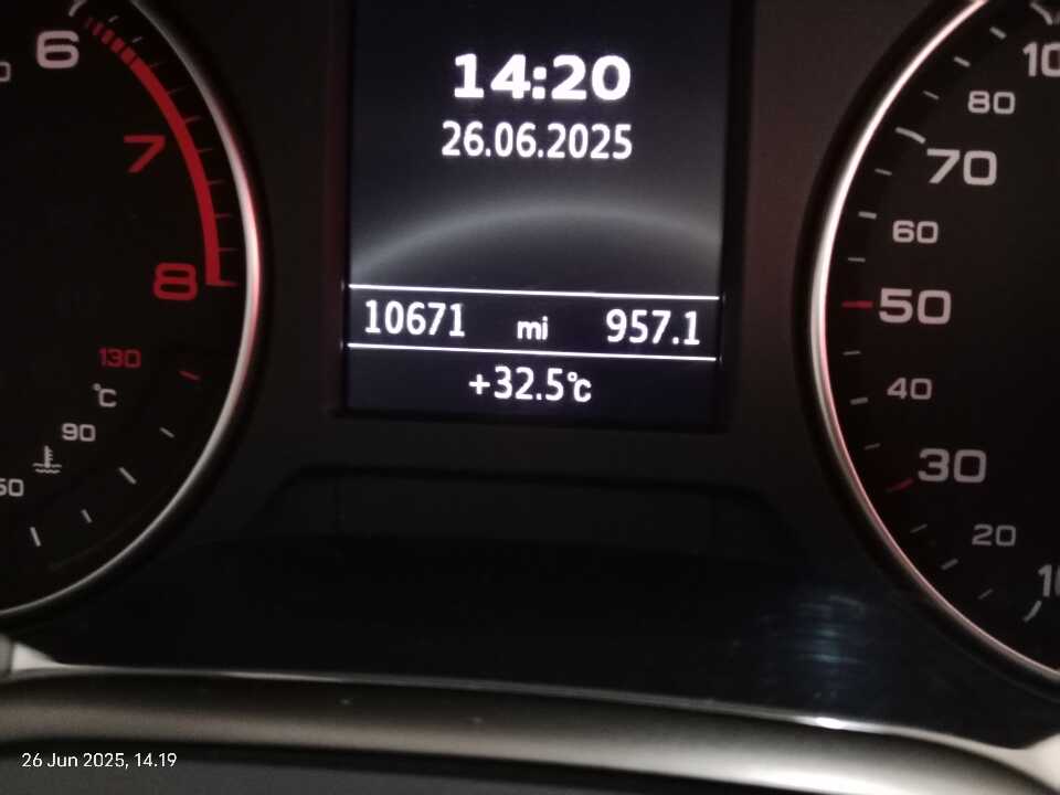 Foto Mobil Bekas Odometer Audi A3 1.2 TFSI Sportback tahun 2017