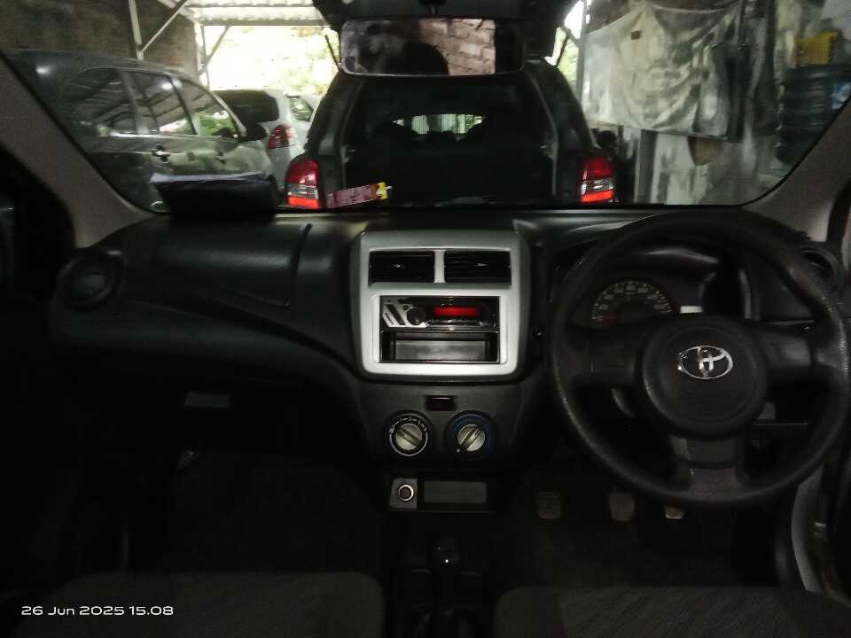 Foto Mobil Bekas Dashboard Toyota Agya 1.0 E tahun 2014