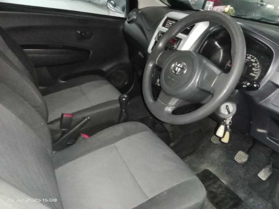 Foto Mobil Bekas Kabin Depan Toyota Agya 1.0 E tahun 2014