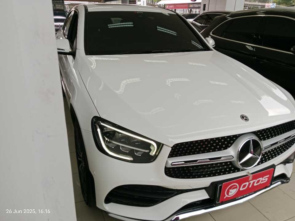 2019 Mercedes-Benz GLC300 2.0 - Foto 1 dari 6