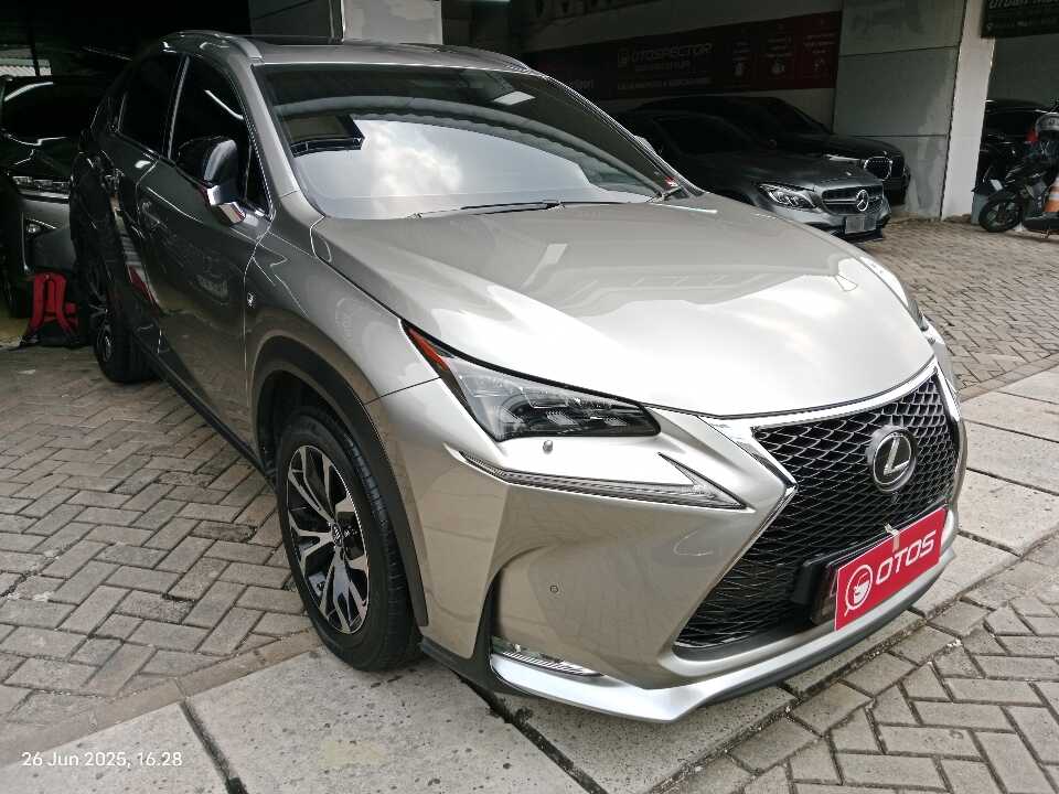 2015 Lexus NX 200t 2.0 - Foto 1 dari 6