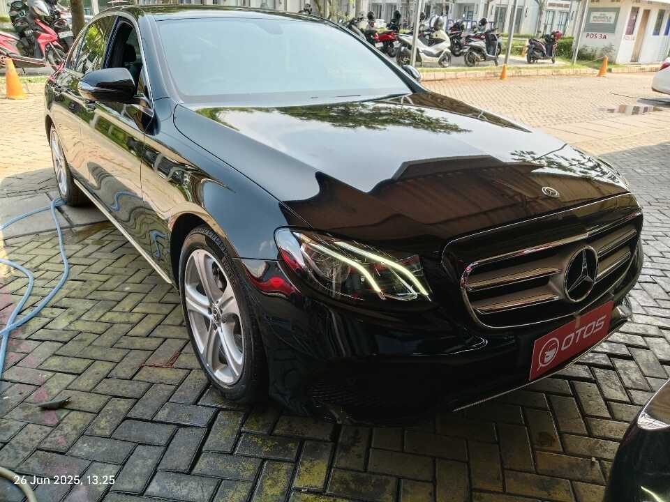 2018 Mercedes-Benz E250 2.0 - Foto 1 dari 6