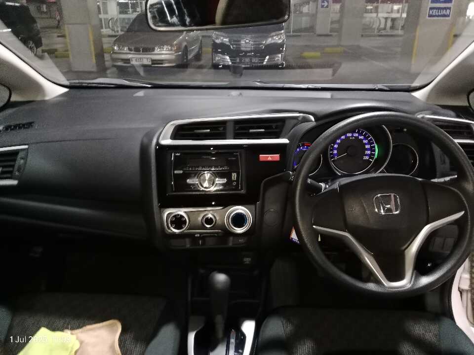 Foto Mobil Bekas Dashboard Honda Jazz 1.5 S tahun 2015