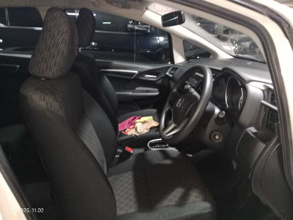 Foto Mobil Bekas Kabin Depan Honda Jazz 1.5 S tahun 2015