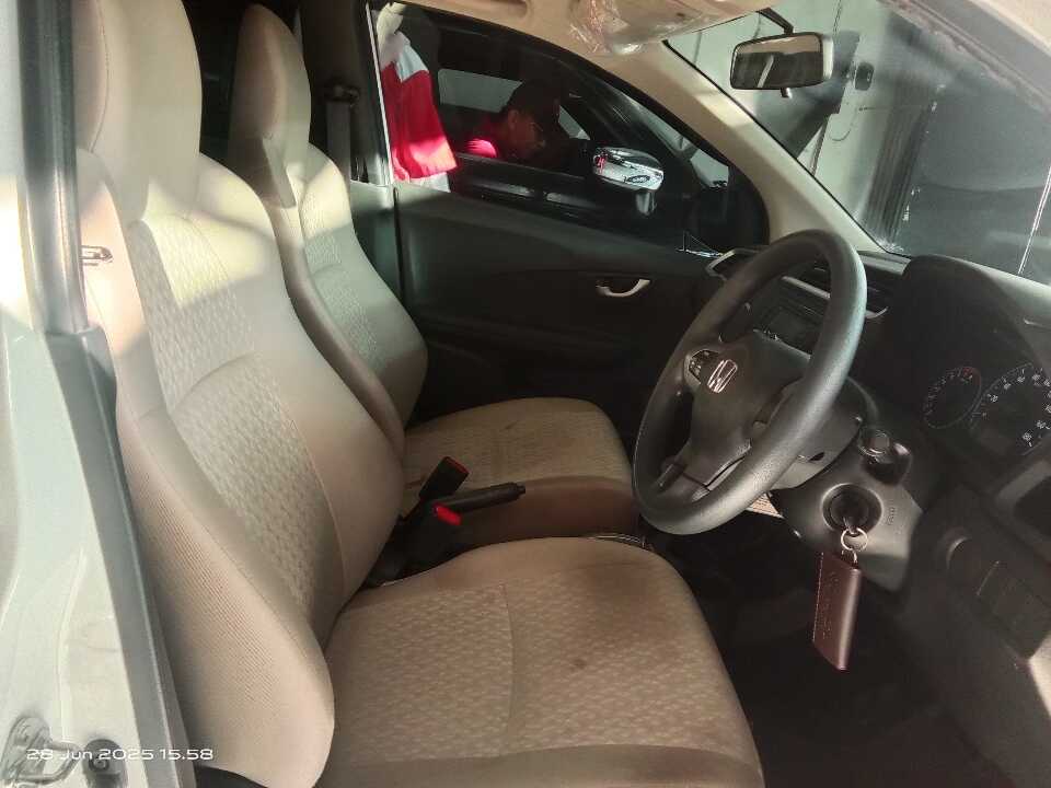 Foto Mobil Bekas Kabin Depan Honda Brio 1.2 Satya E tahun 2022
