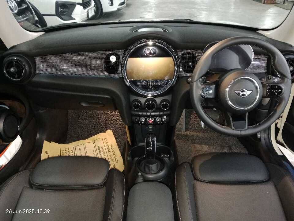 Foto Mobil Bekas Dashboard MINI Cooper 2.0 S tahun 2022