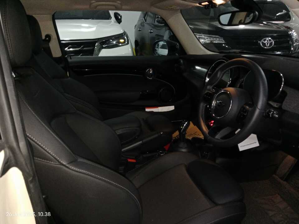 Foto Mobil Bekas Kabin Depan MINI Cooper 2.0 S tahun 2022