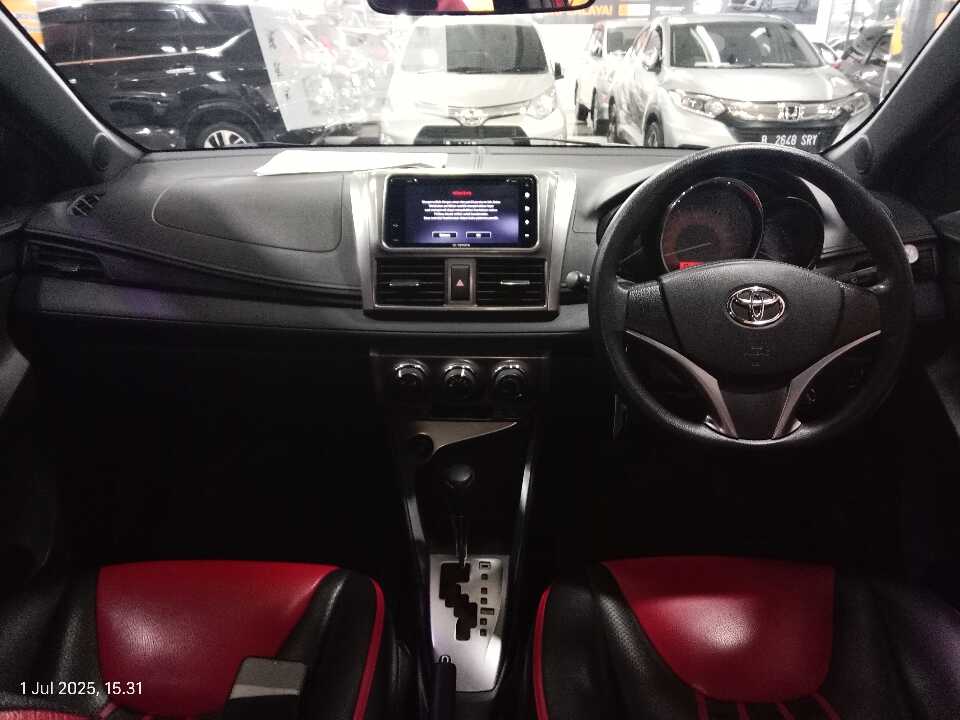 Foto Mobil Bekas Dashboard Toyota Yaris 1.5 G tahun 2015