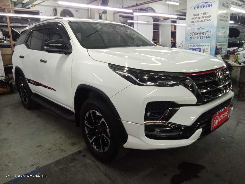 2021 Toyota Fortuner 2.4 4X2 VRZ - Foto 1 dari 6