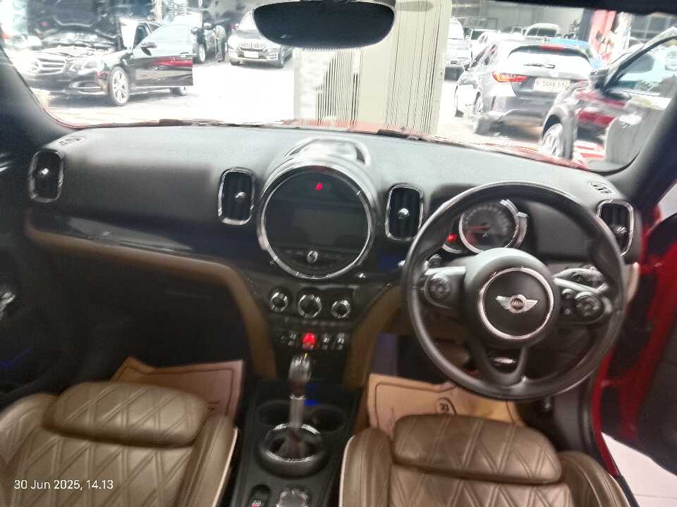 Foto Mobil Bekas Dashboard MINI Countryman 1.6 JCW tahun 2018