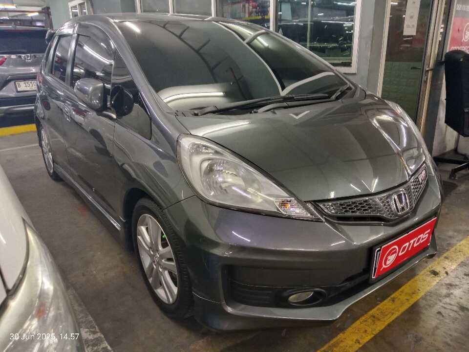 2011 Honda Jazz 1.5 E - Foto 1 dari 10