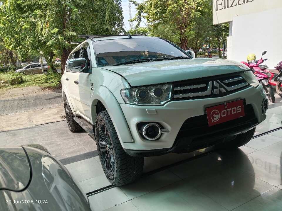 2015 Mitsubishi Pajero Sport 2.4 - Foto 1 dari 6