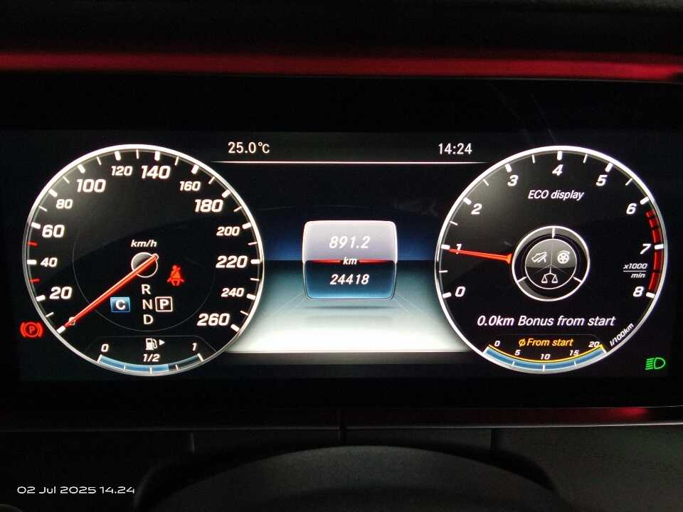 Foto Mobil Bekas Odometer Mercedes-Benz E300 2.0 tahun 2017