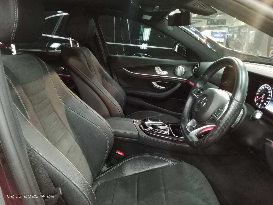 Foto Mobil Bekas Kabin Depan Mercedes-Benz E300 2.0 tahun 2017