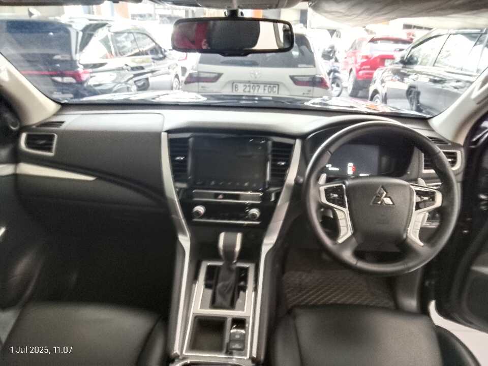 Foto Mobil Bekas Dashboard Mitsubishi Pajero Sport 2.4 Dakar 4X2 tahun 2021