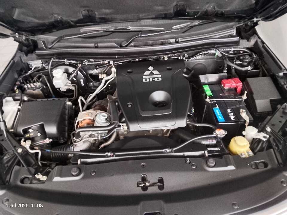 Foto Mobil Bekas Mesin Mitsubishi Pajero Sport 2.4 Dakar 4X2 tahun 2021