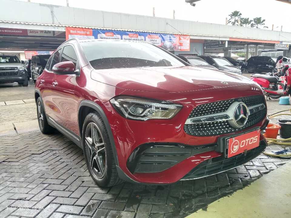 2021 Mercedes-Benz GLA200 1.3 - Foto 1 dari 6