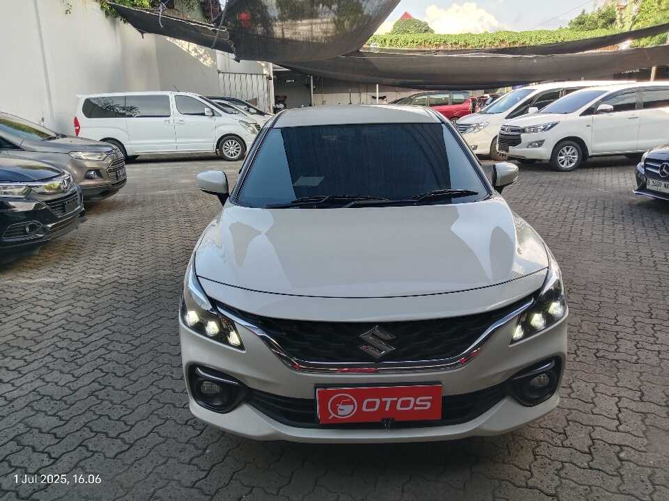 Foto Mobil Bekas Tampak Depan Suzuki Baleno 1.5 tahun 2023