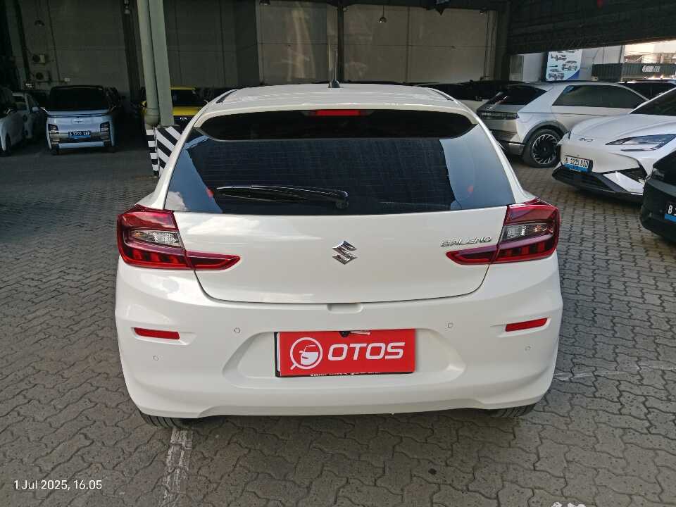 Foto Mobil Bekas Tampak Belakang Suzuki Baleno 1.5 tahun 2023