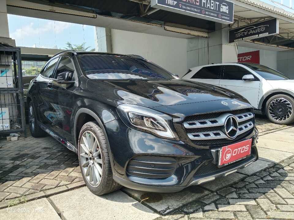 2019 Mercedes-Benz GLA200 1.6 - Foto 1 dari 6