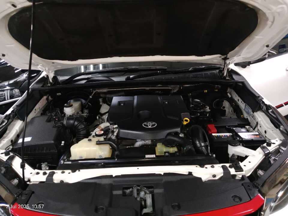 Foto Mobil Bekas Mesin Toyota Fortuner 2.4 4X2 VRZ tahun 2021