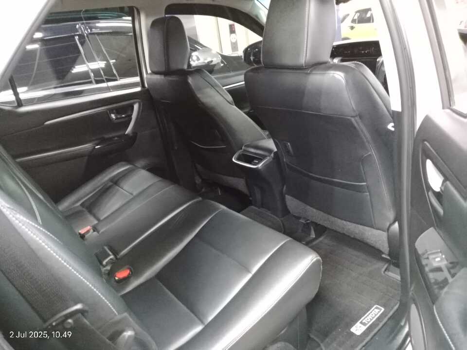 Foto Mobil Bekas Kabin Belakang Toyota Fortuner 2.4 4X2 VRZ tahun 2021