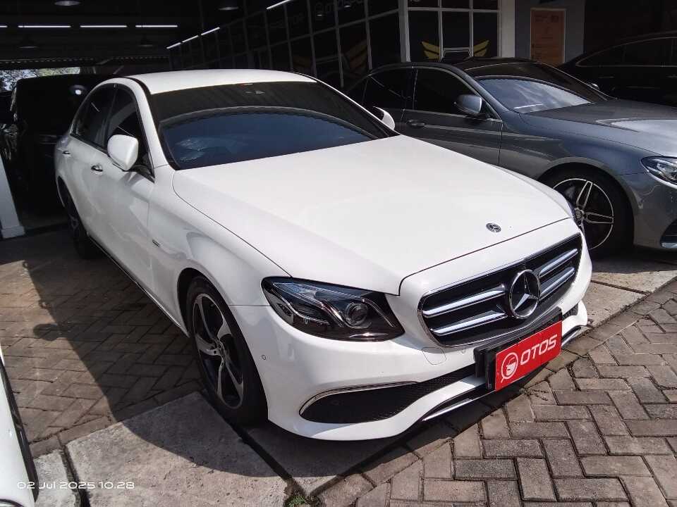 2019 Mercedes-Benz E300 2.0 - Foto 1 dari 6