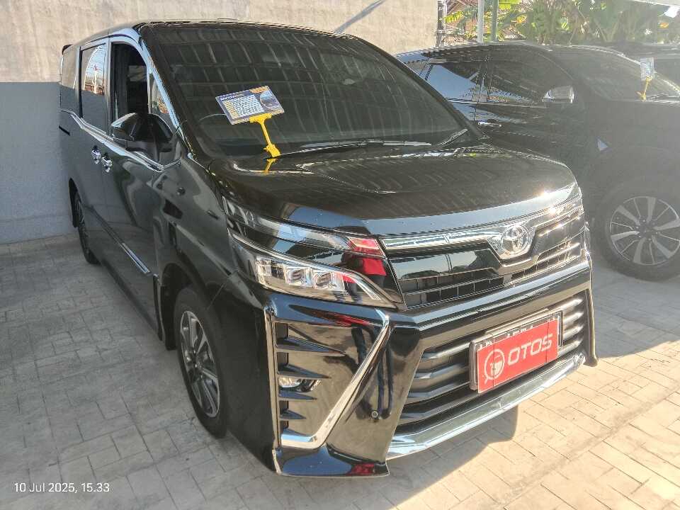 2021 Toyota Voxy 2.0 - Foto 1 dari 6