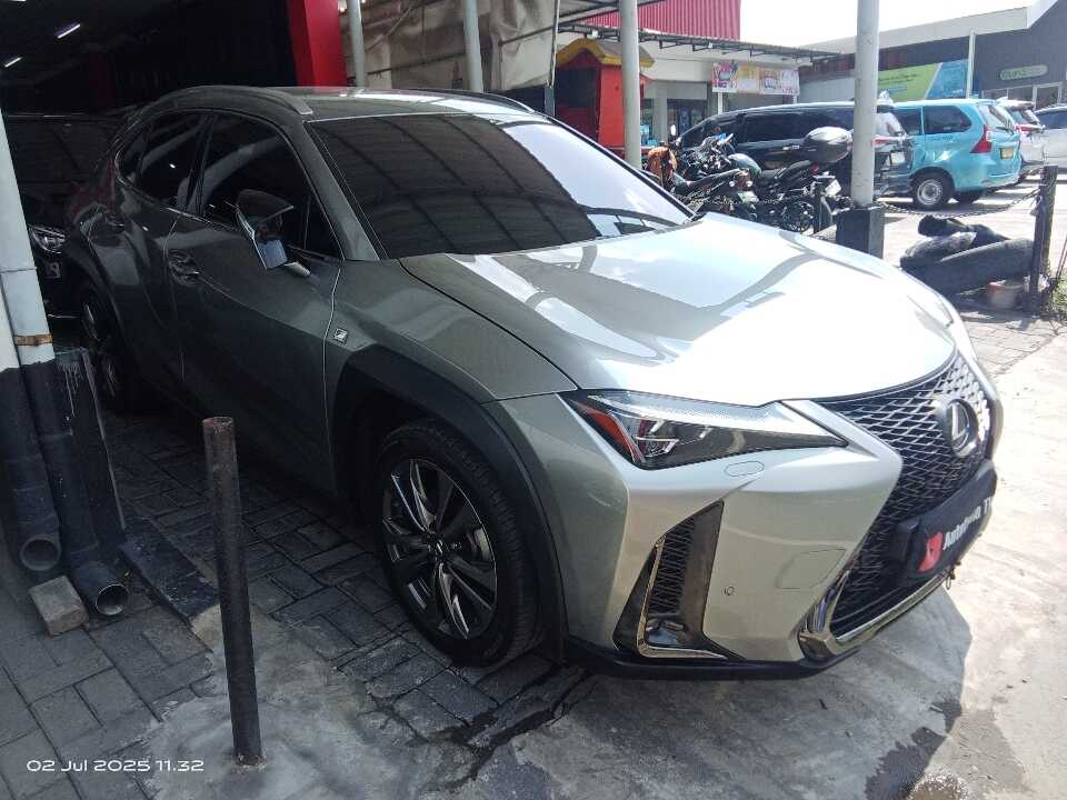 2019 Lexus UX 200 2.0 F-Sport - Foto 1 dari 6