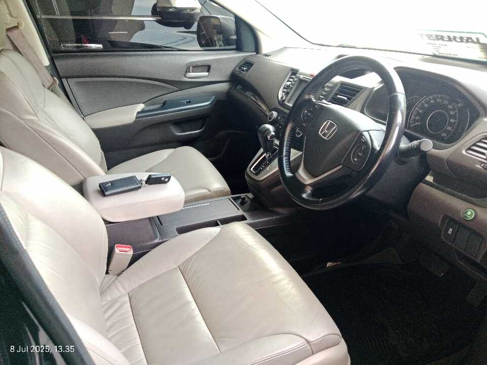 Foto Mobil Bekas Kabin Depan Honda CR-V 2.4 RM3 tahun 2014