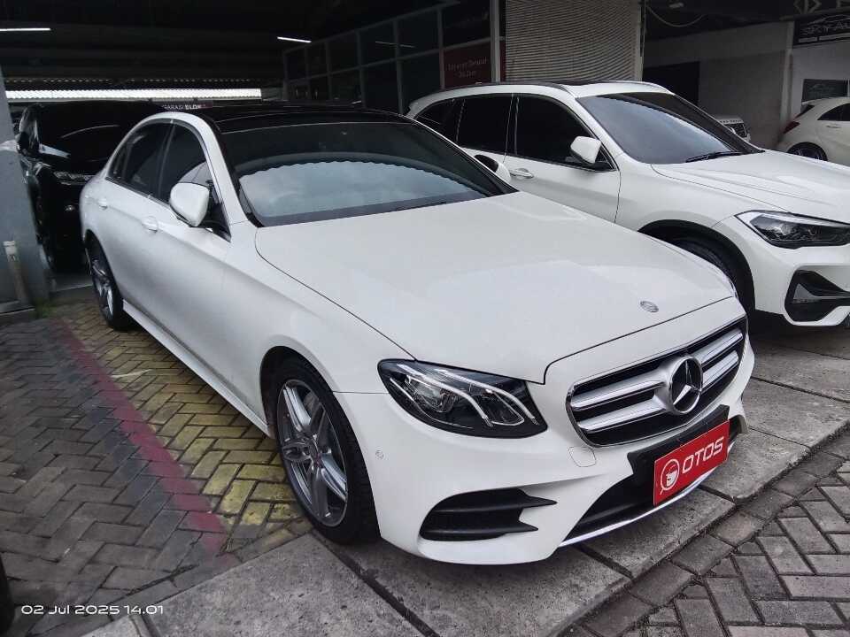 2017 Mercedes-Benz E300 2.0 AMG Line - Foto 1 dari 6