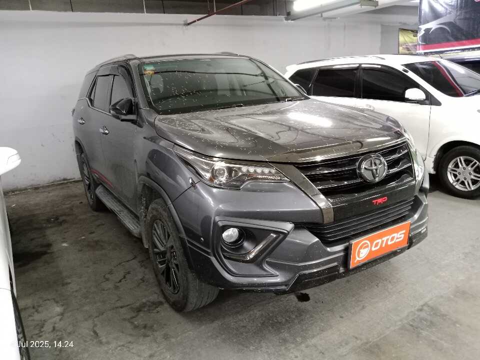 2020 Toyota Fortuner 2.4 4X2 VRZ - Foto 1 dari 6