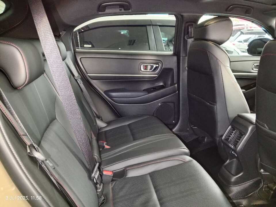 Foto Mobil Bekas Kabin Belakang Honda HR-V 1.5 tahun 2023