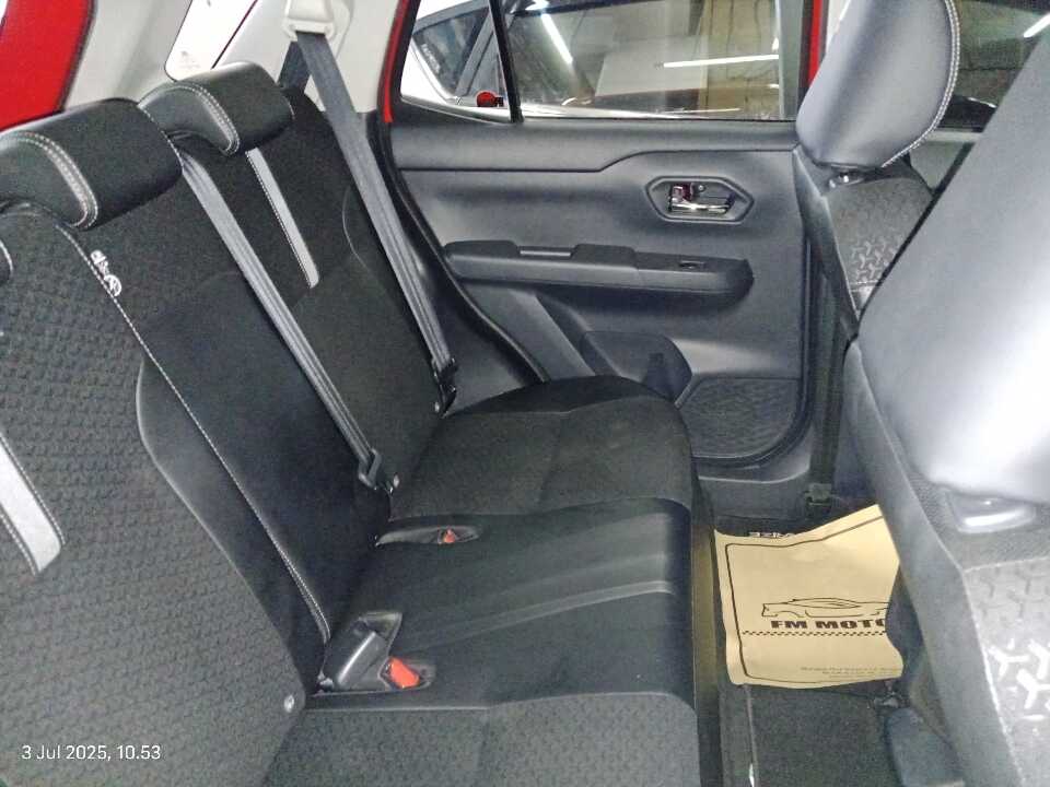Foto Mobil Bekas Kabin Belakang Toyota Raize 1.0 GR Sport TSS tahun 2022