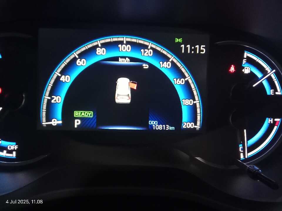 Foto Mobil Bekas Odometer Toyota Innova 2.0 Zenix V HV CVT Modellista tahun 2023