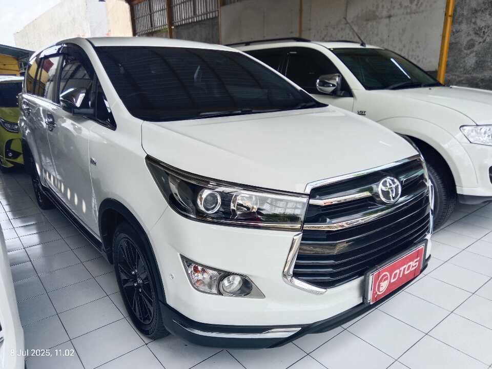 2017 Toyota Kijang Innova 2.0 Venturer - Foto 1 dari 6