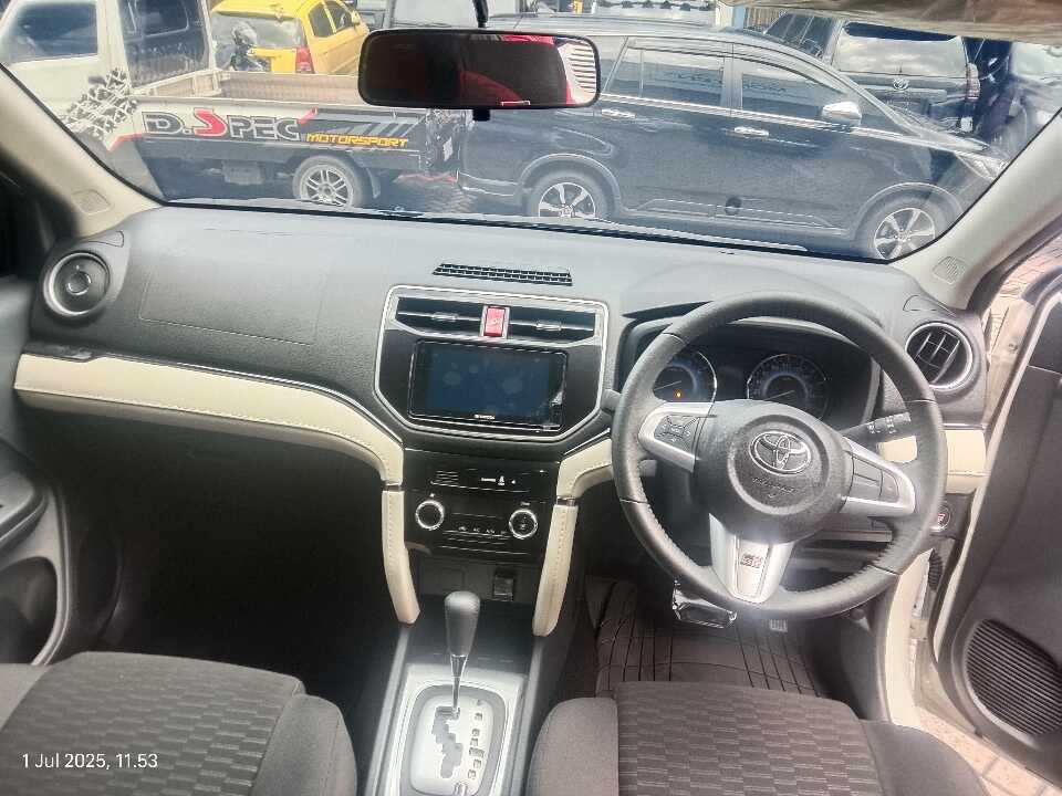 Foto Mobil Bekas Dashboard Toyota Rush 1.5 S tahun 2023