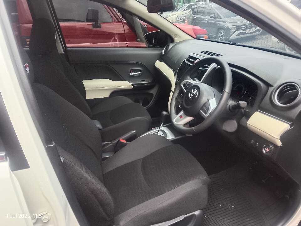 Foto Mobil Bekas Kabin Depan Toyota Rush 1.5 S tahun 2023