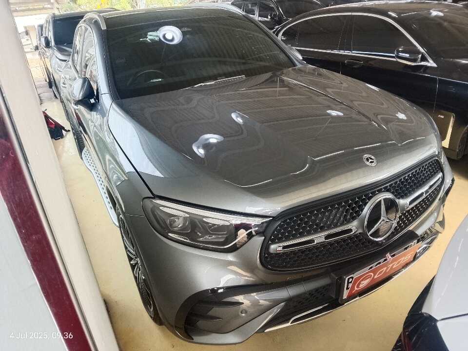 2023 Mercedes-Benz GLC300 2.0 - Foto 1 dari 6