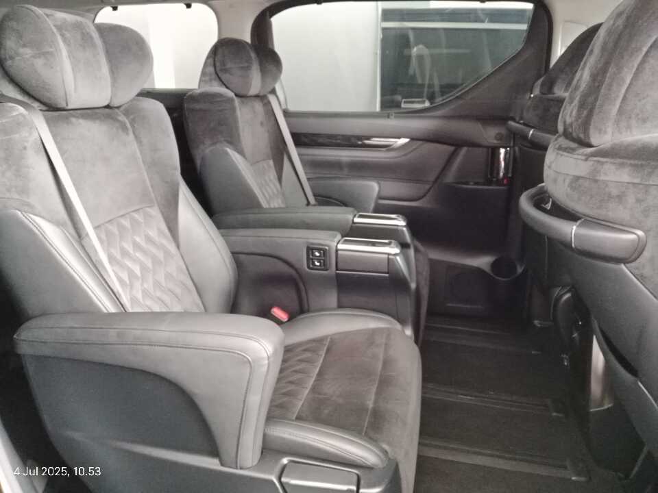 Foto Mobil Bekas Kabin Belakang Toyota Alphard 2.5 G tahun 2015
