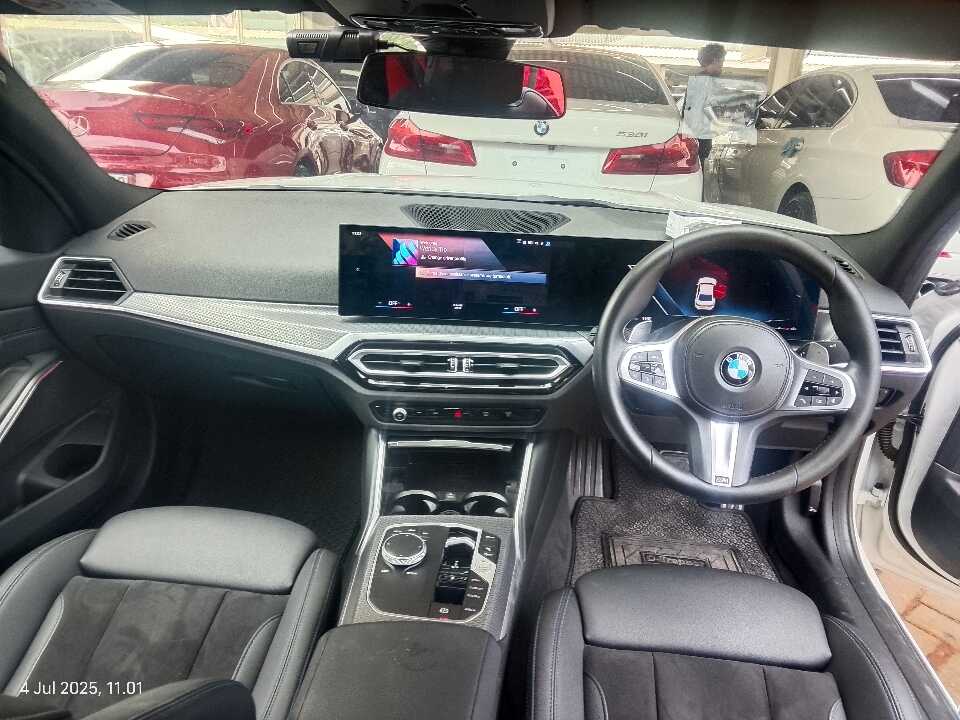 Foto Mobil Bekas Dashboard BMW 320i 2.0 M Sport tahun 2023