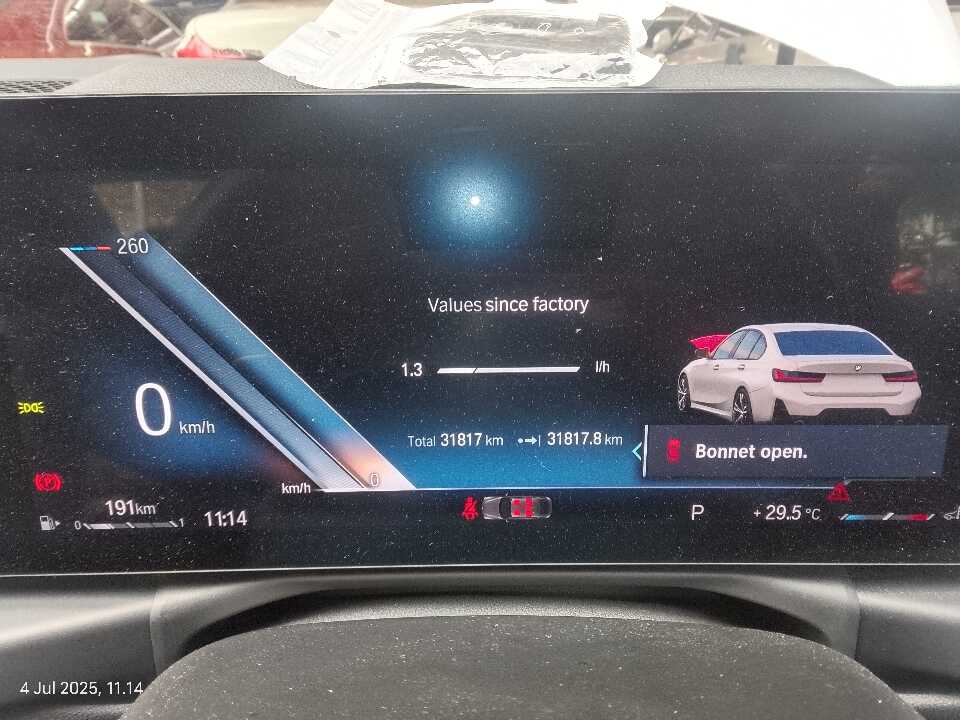 Foto Mobil Bekas Odometer BMW 320i 2.0 M Sport tahun 2023