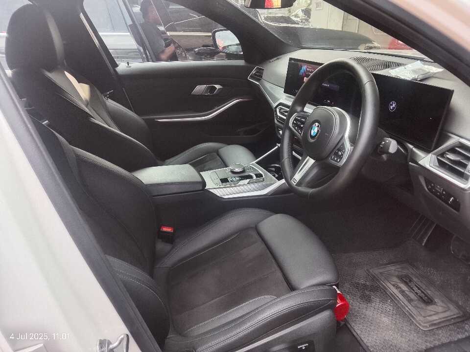 Foto Mobil Bekas Kabin Depan BMW 320i 2.0 M Sport tahun 2023