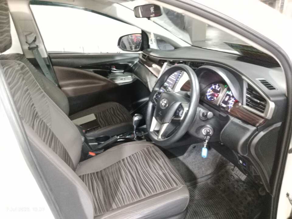 Foto Mobil Bekas Kabin Depan Toyota Innova 2.4 V tahun 2021