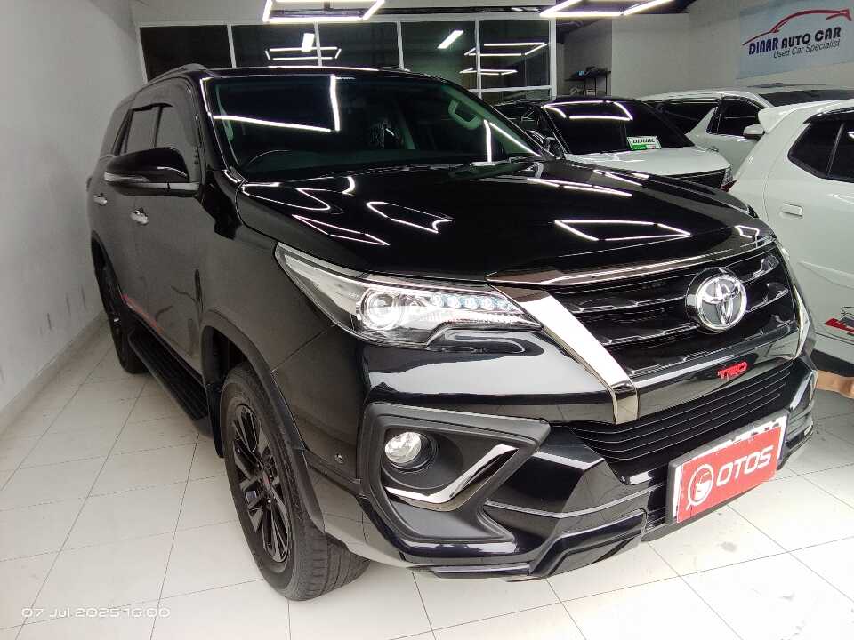 2020 Toyota Fortuner 2.4 4X2 VRZ - Foto 1 dari 6