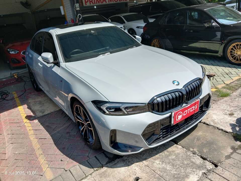 2024 BMW 330i 2.0 - Foto 1 dari 6