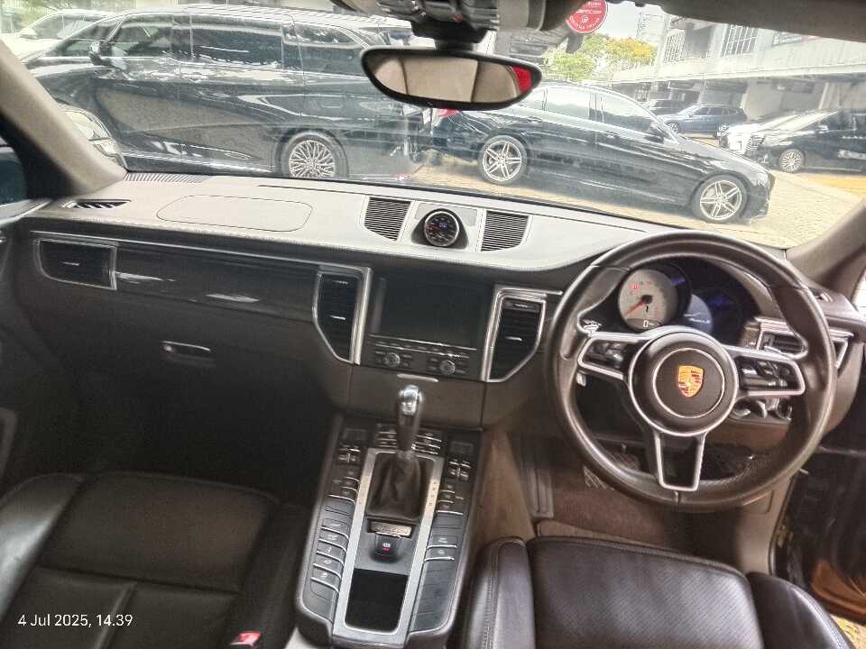 Foto Mobil Bekas Dashboard Porsche Macan 3.0 S tahun 2015