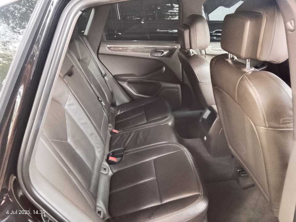 Foto Mobil Bekas Kabin Belakang Porsche Macan 3.0 S tahun 2015